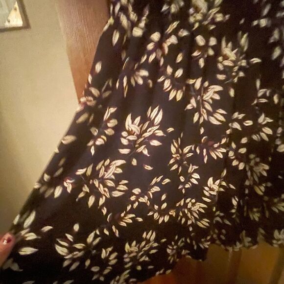 Classy Floral Dress - Picture 3 of 10